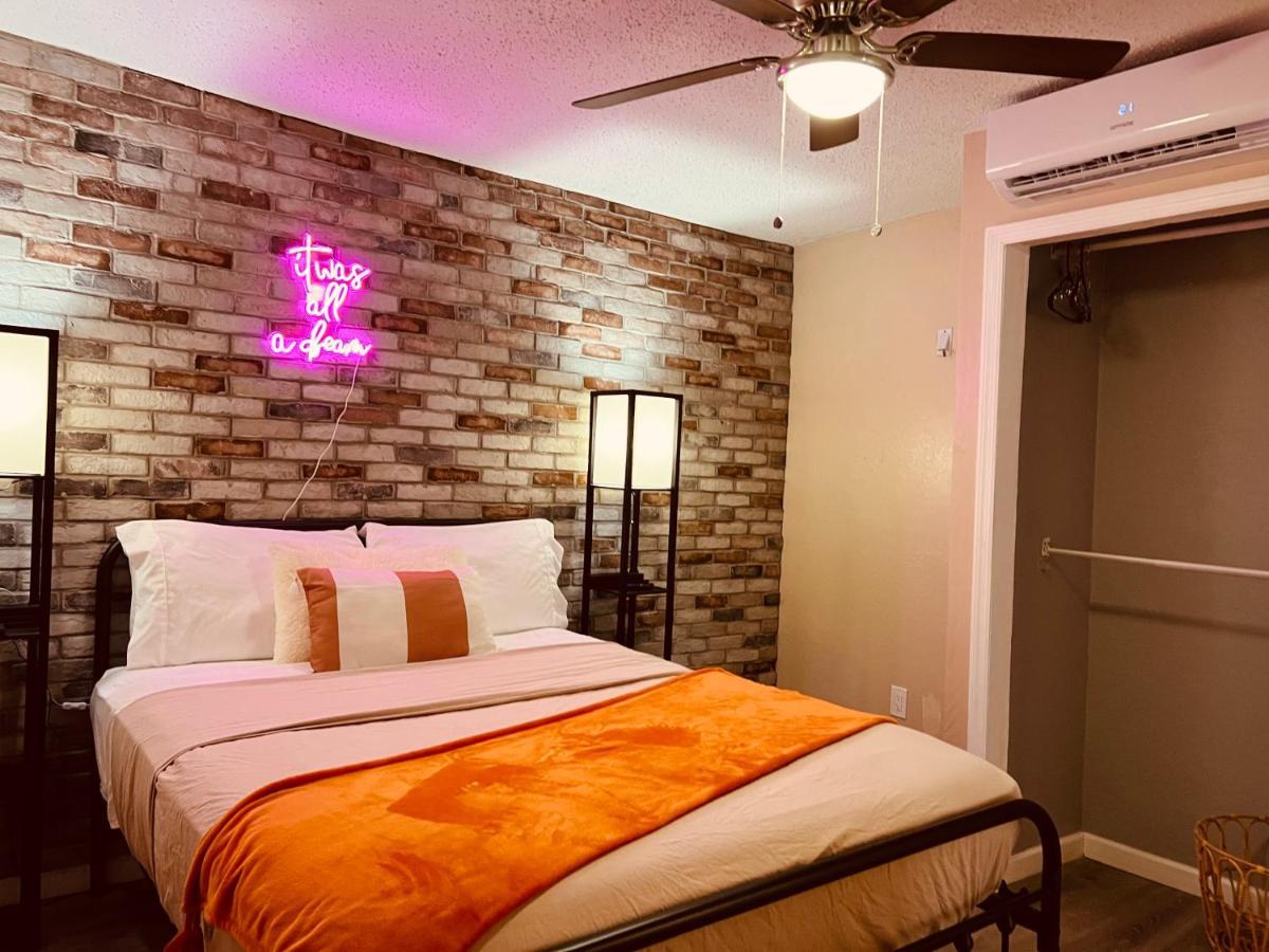 Near Tpa Airport Apartment *